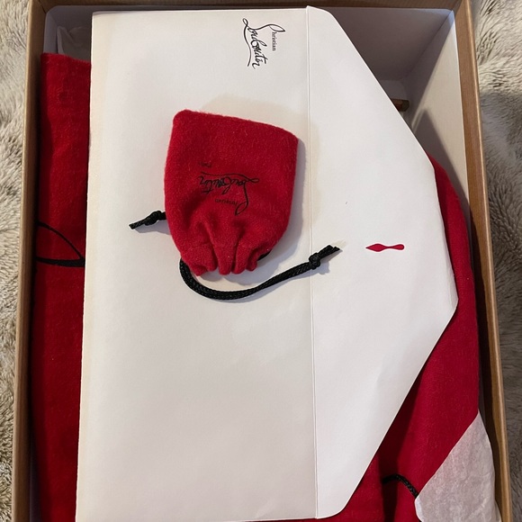 Authentic Christian Louboutin So Kate Pumps - Picture 3 of 10